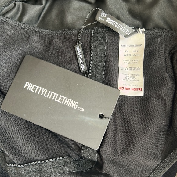 Pretty Little Thing | Black Basic Scoop Swimsuit - Picture 6 of 7